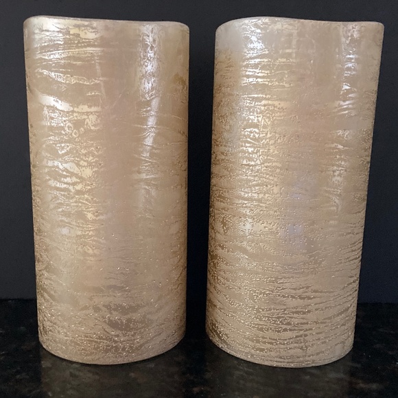 Set of 2 Iced Metallic Battery Operated Flameless Candles & Remote/4 x 8 "/NEW! - Picture 1 of 6